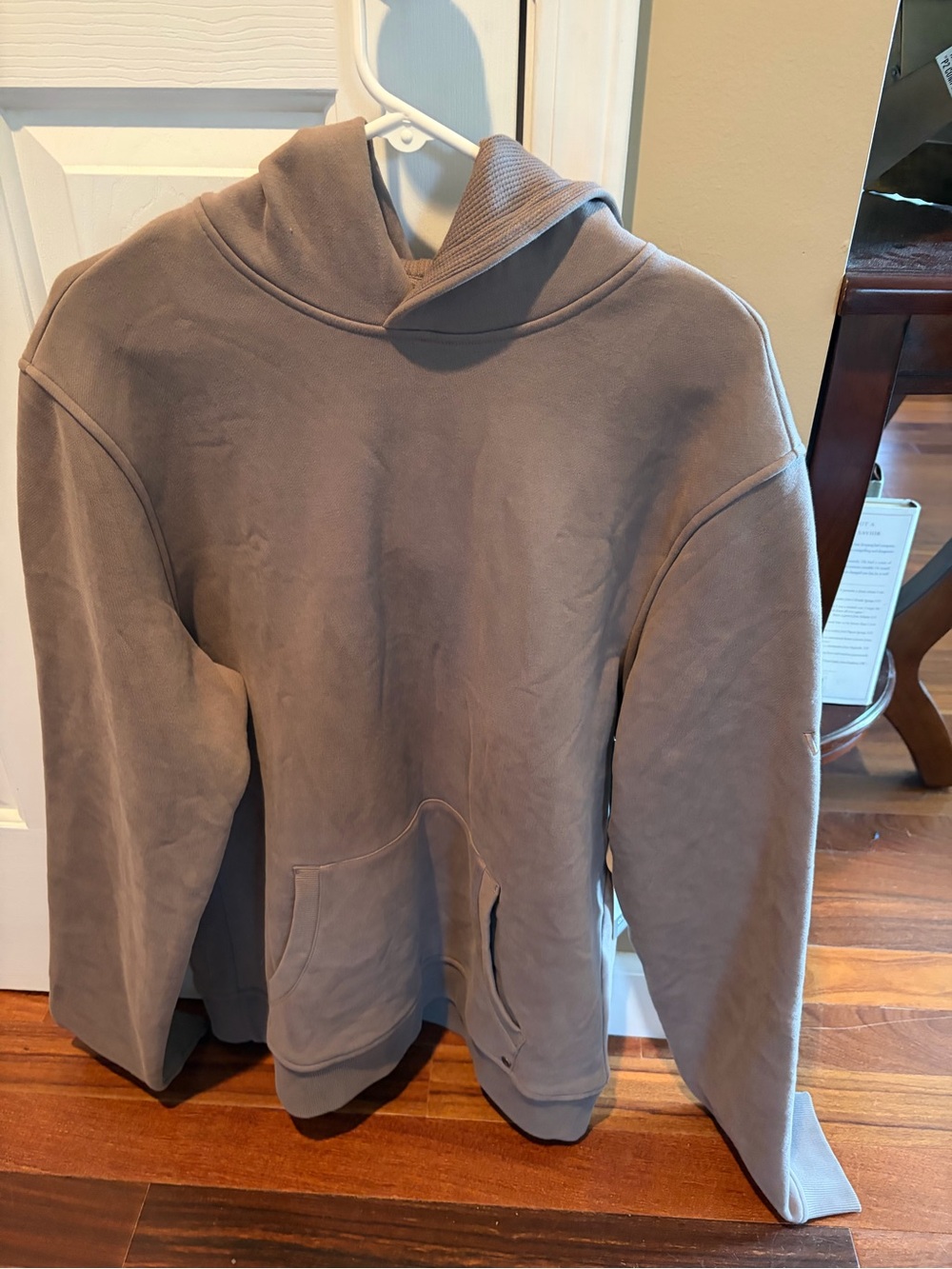 NWT! Vuori Men’s Seaside Pullover Hoodie in Smokey Taupe - size Large
